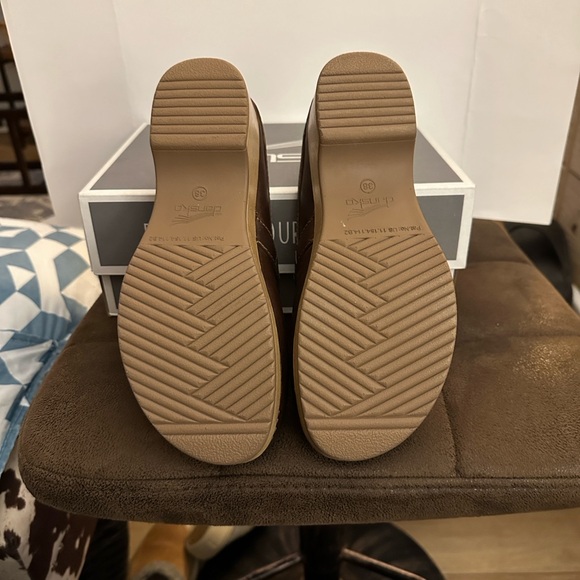 Dansko Brown Bel Oiled Pull Up  Slip-On Shoes
Size 38 or US 7-7.5 - Picture 6 of 8